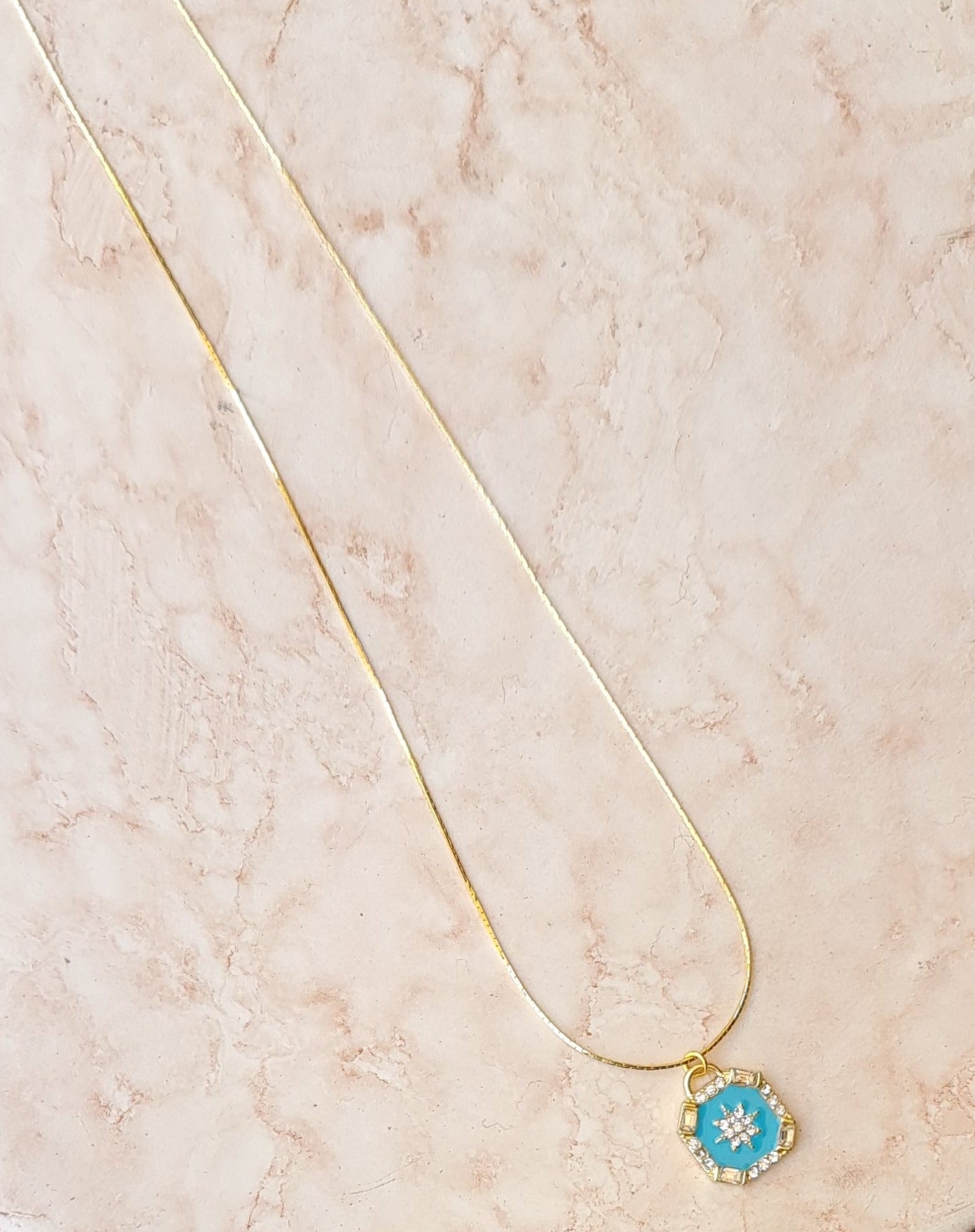 Simple Golden Chain Necklace With Pendant