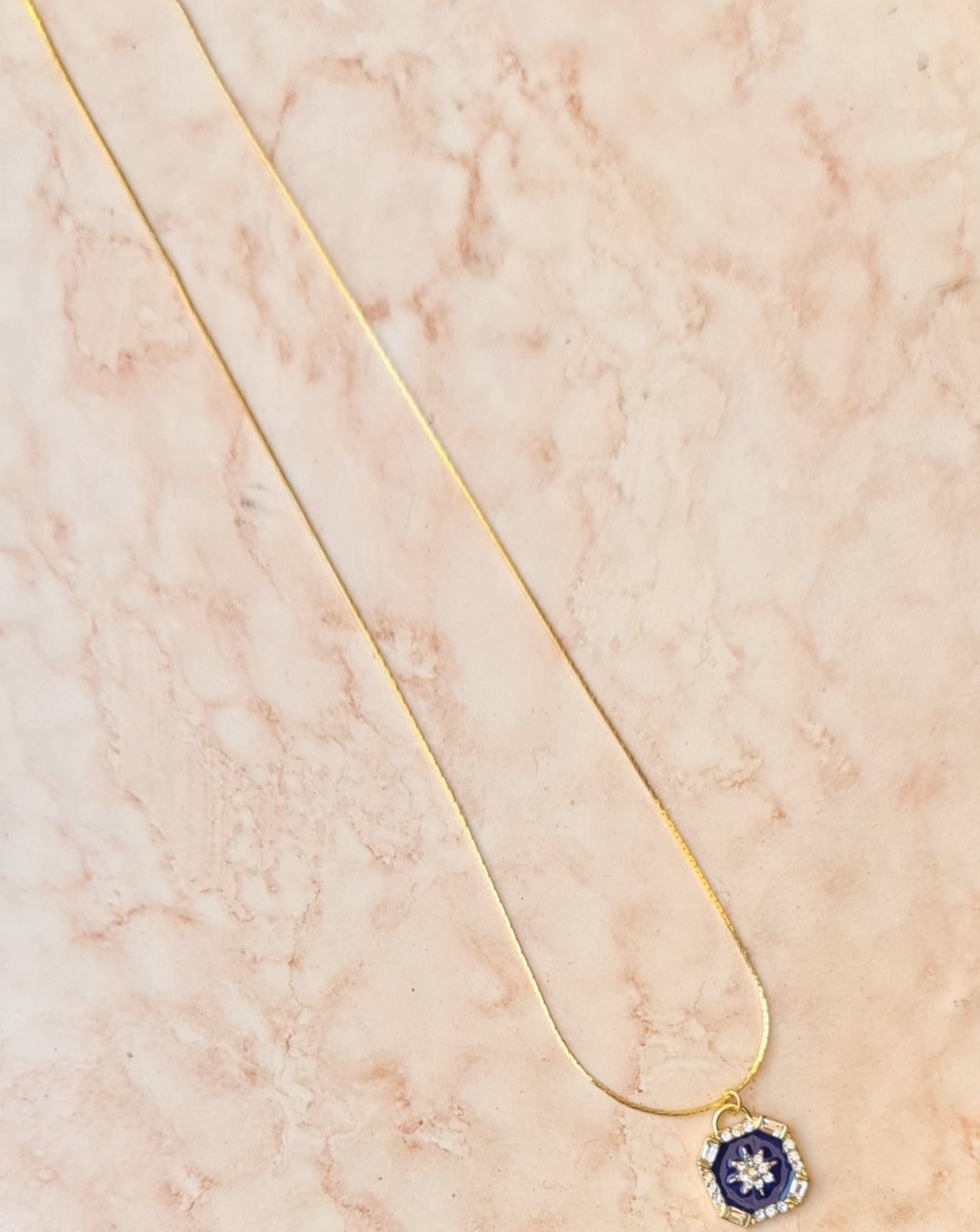 Simple Golden Chain Necklace With Pendant