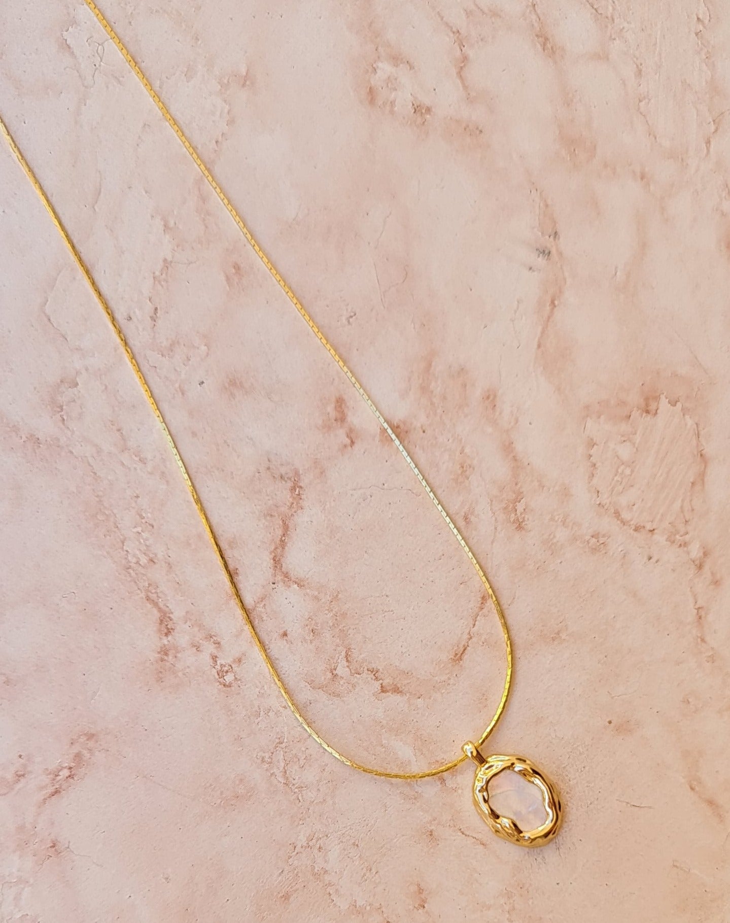 Simple Golden Chain Necklace With Gold Plated Pendant