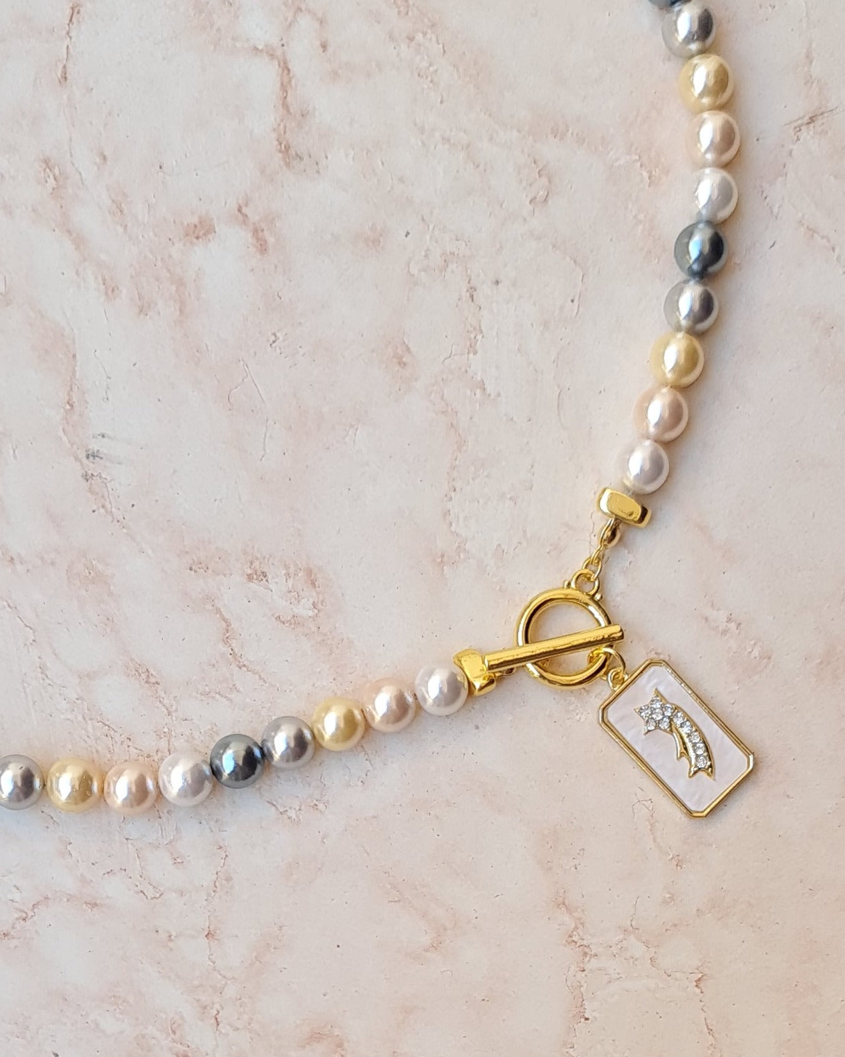 Colored Shell Pearls Necklace With Gold Plated Pendant